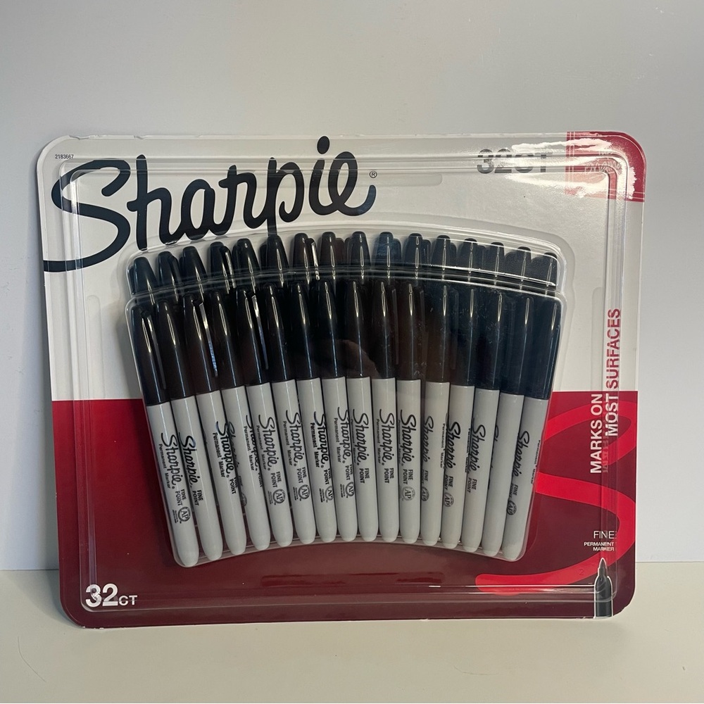 SHARPIE Permanent Markers | Fine Point | 32 Count (Black)